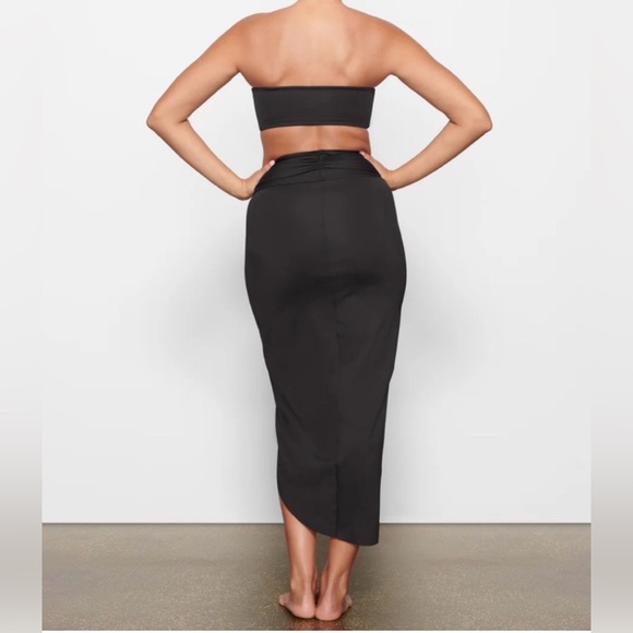 SKIMS Signature Swimsuit Cover Up Sarong Skirt Onyx Black - Picture 2 of 11